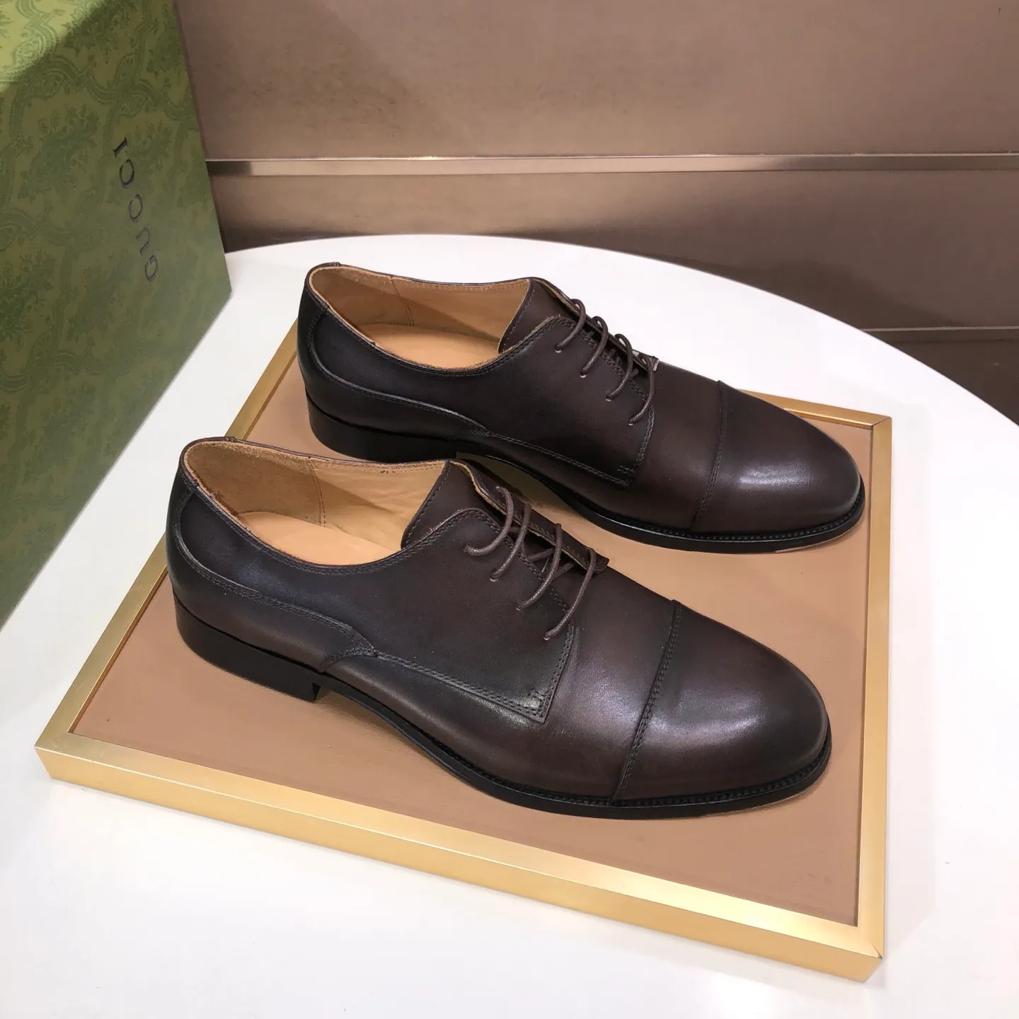 Men's shoes 💰660💰 Brand: GUCCI (Gucci) Standard code: Men's size 38/44 (45/46 can be customized) Grade: Same as the official website Original quality Material: Original cowhide Water-dyed cowhide lining Original rubber outsole Style category: Men's fashionable casual leather shoes Distinguished big-name luxury elements top luxury Color: Actual picture